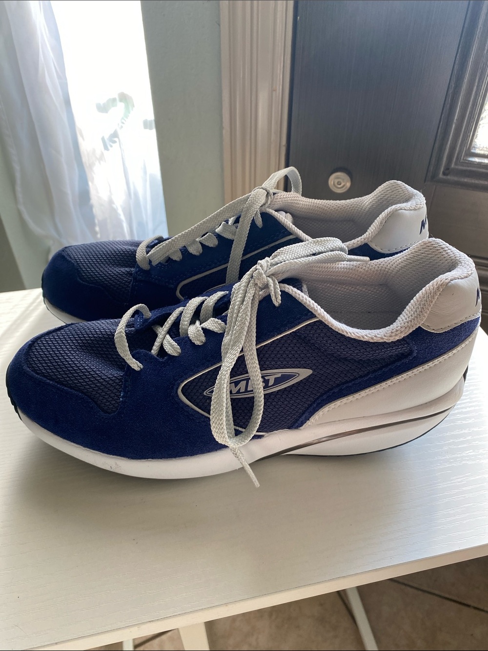 MBT-1997 Classic sneakers womens Navy and White Athletic Sneakers size 9 eur 40